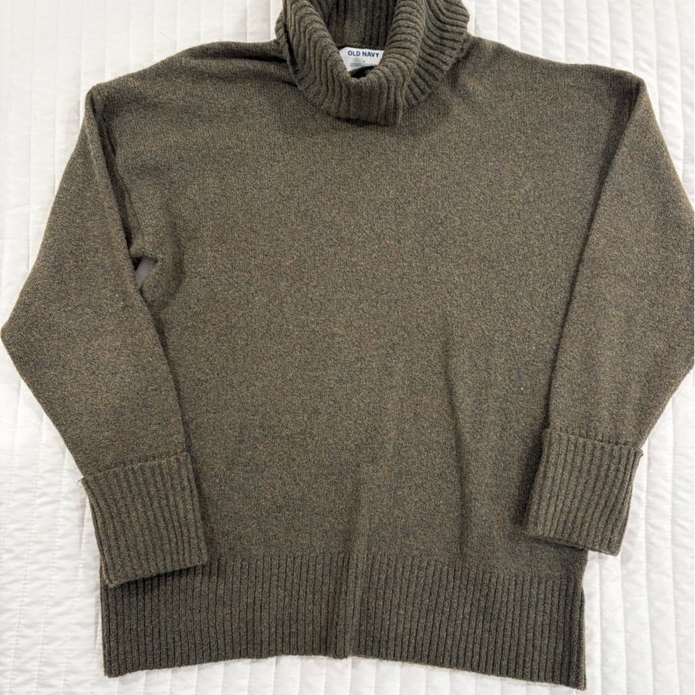 Old Navy women’s Olive Turtleneck Sweater